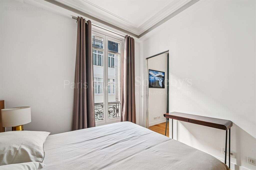 Appartement à PARIS-8E