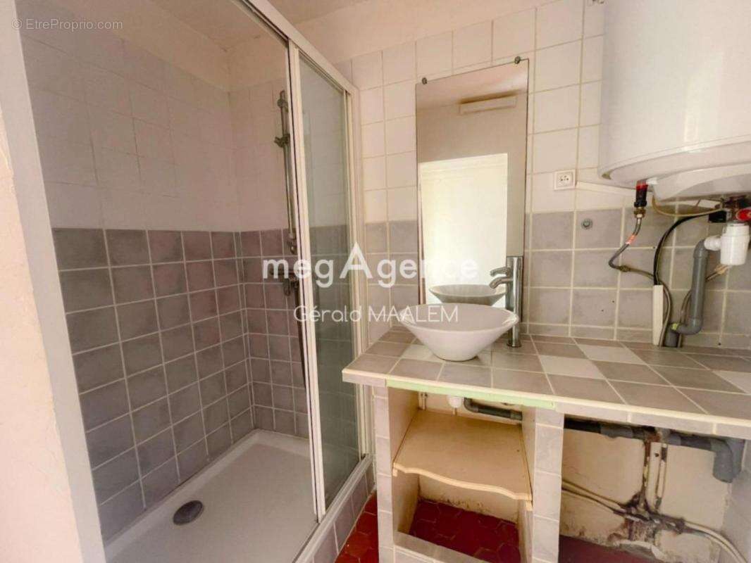 Appartement à ROQUEBRUNE-SUR-ARGENS