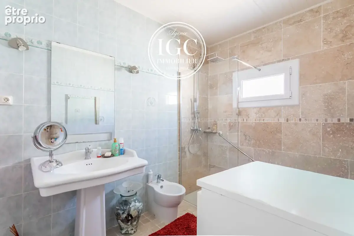 MAISON T5 + DEPENDANCE T1 - 126 m² sur parcelle de 311m² -- MARIGNANE - photo 10
