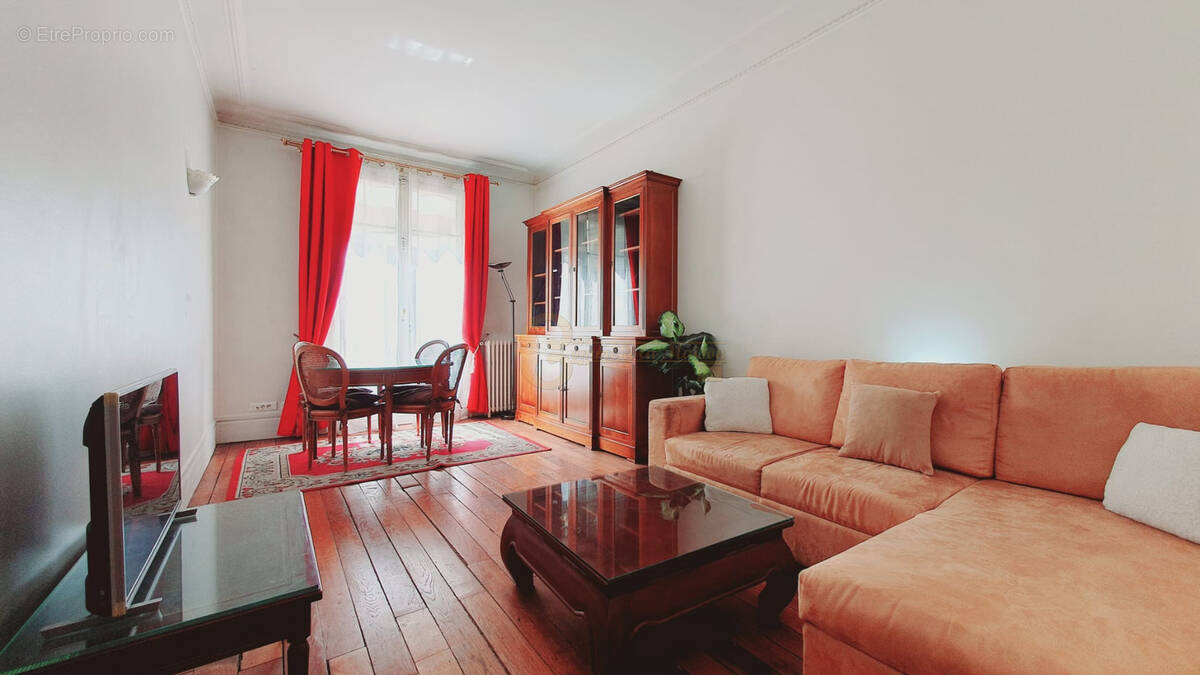 Appartement à PARIS-8E