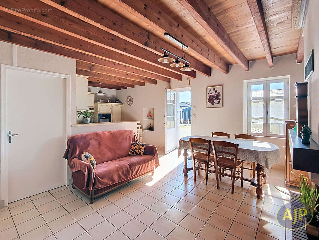 Maison à VIEILLEVIGNE