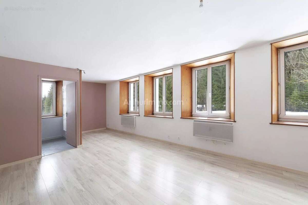 Appartement à GRAND'COMBE-CHATELEU