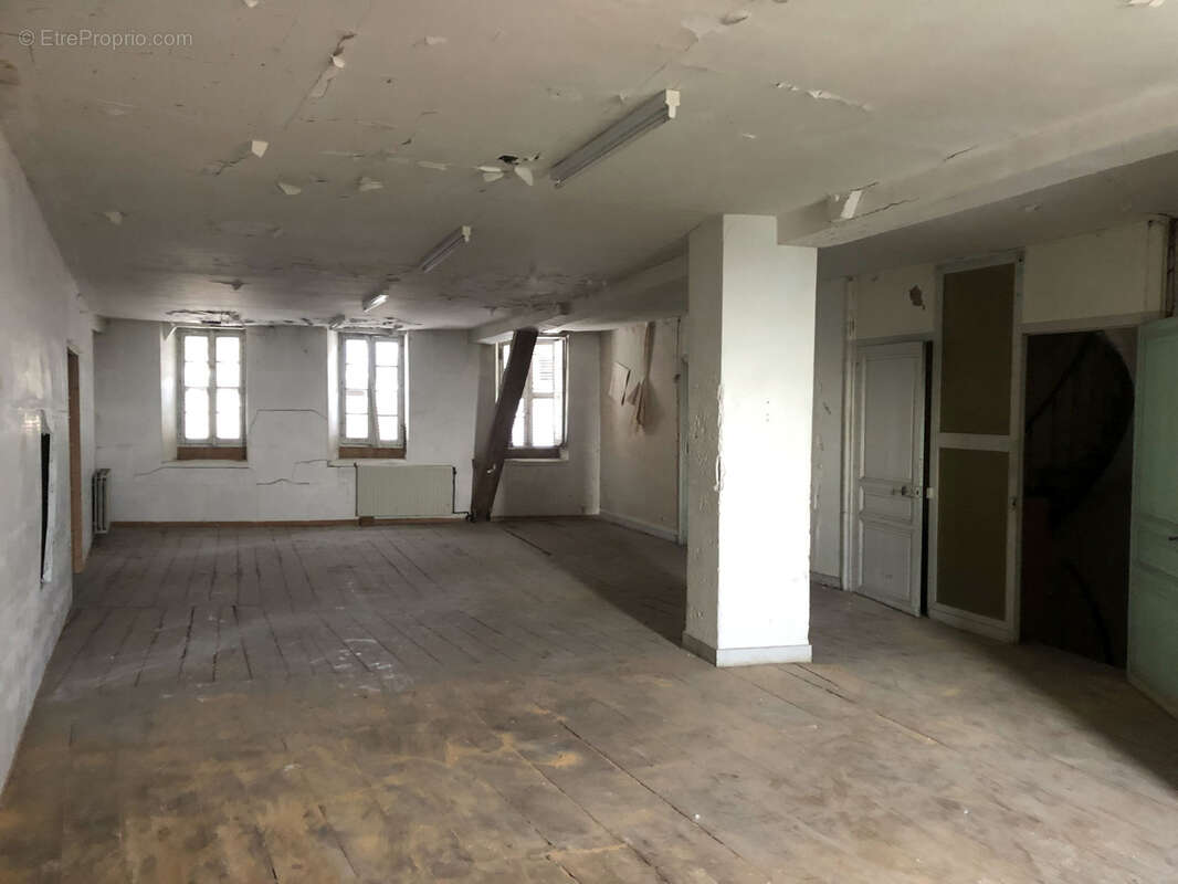 Appartement à BARBEZIEUX-SAINT-HILAIRE