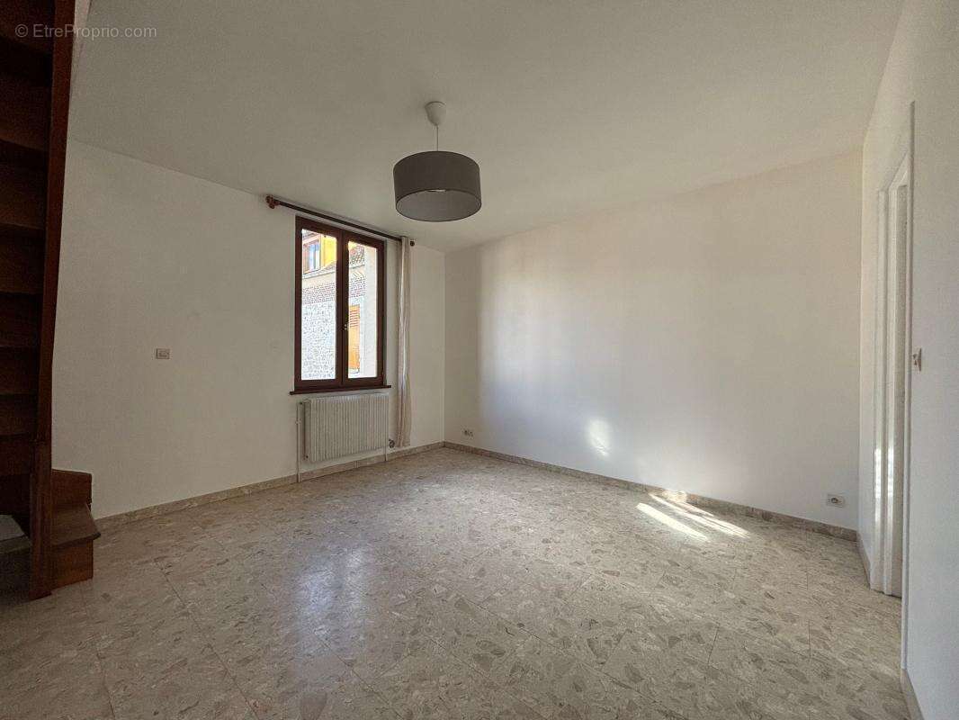 Appartement à LACROIX-SAINT-OUEN