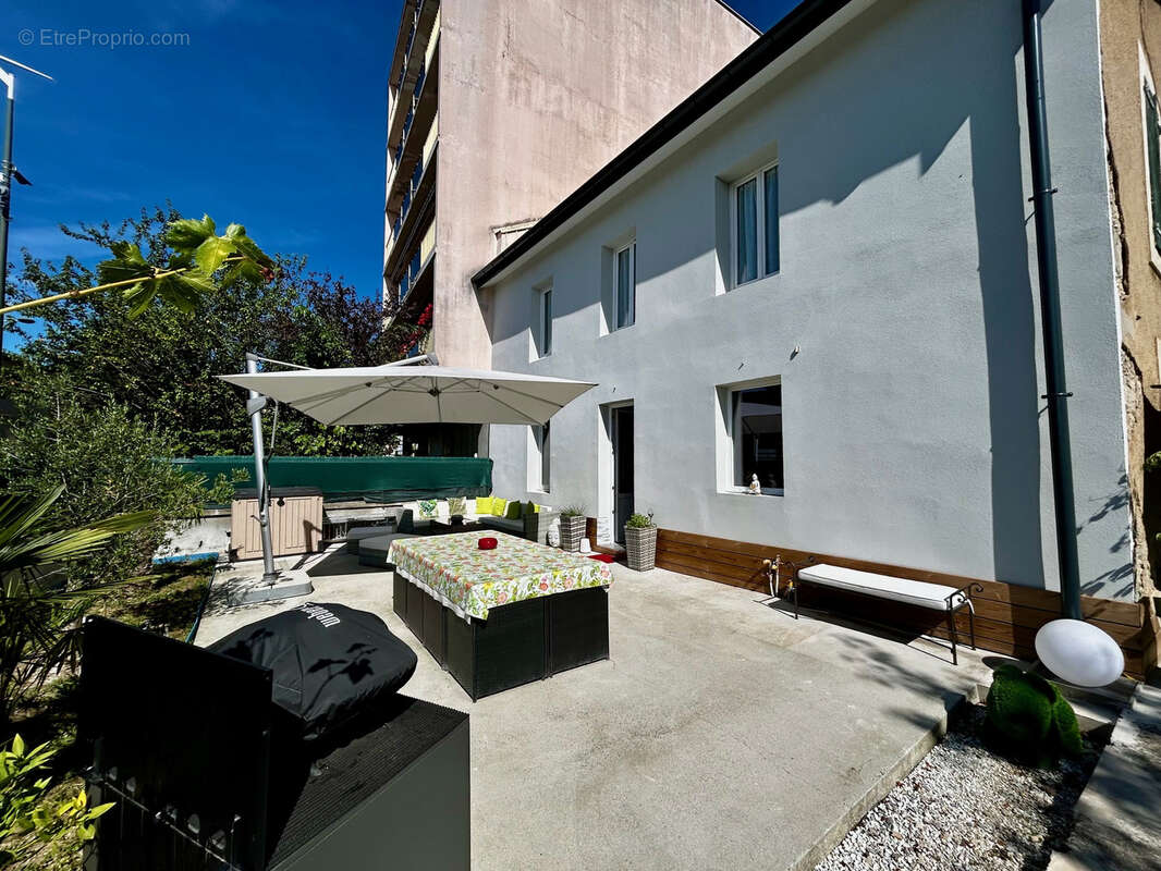 Maison à VILLE-LA-GRAND