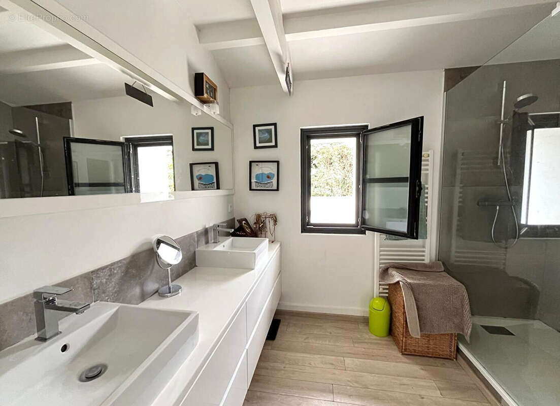 5 min des plages ? Maison rénovée, 5 chambres, piscine et garage - photo 8
