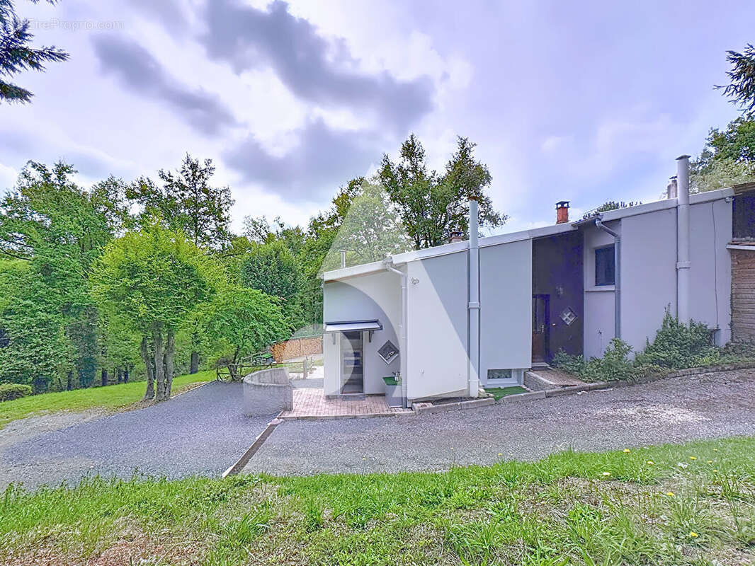 Maison à ROZIER-EN-DONZY