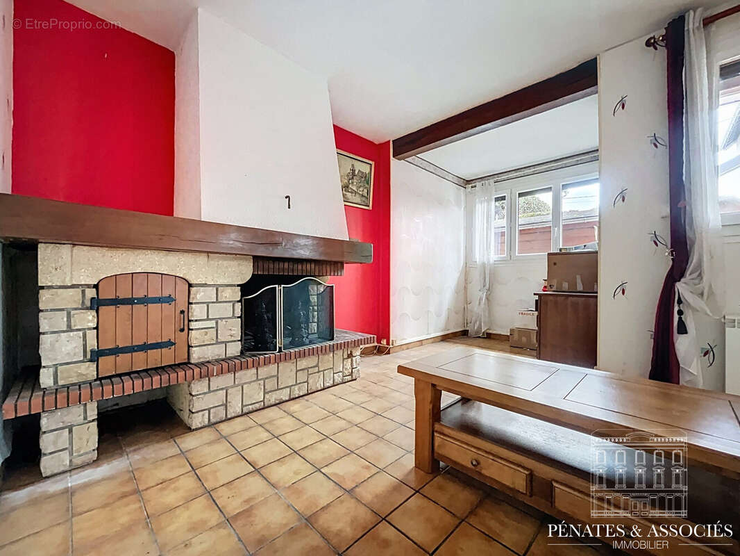 Maison à SAINT-ETIENNE-DU-ROUVRAY