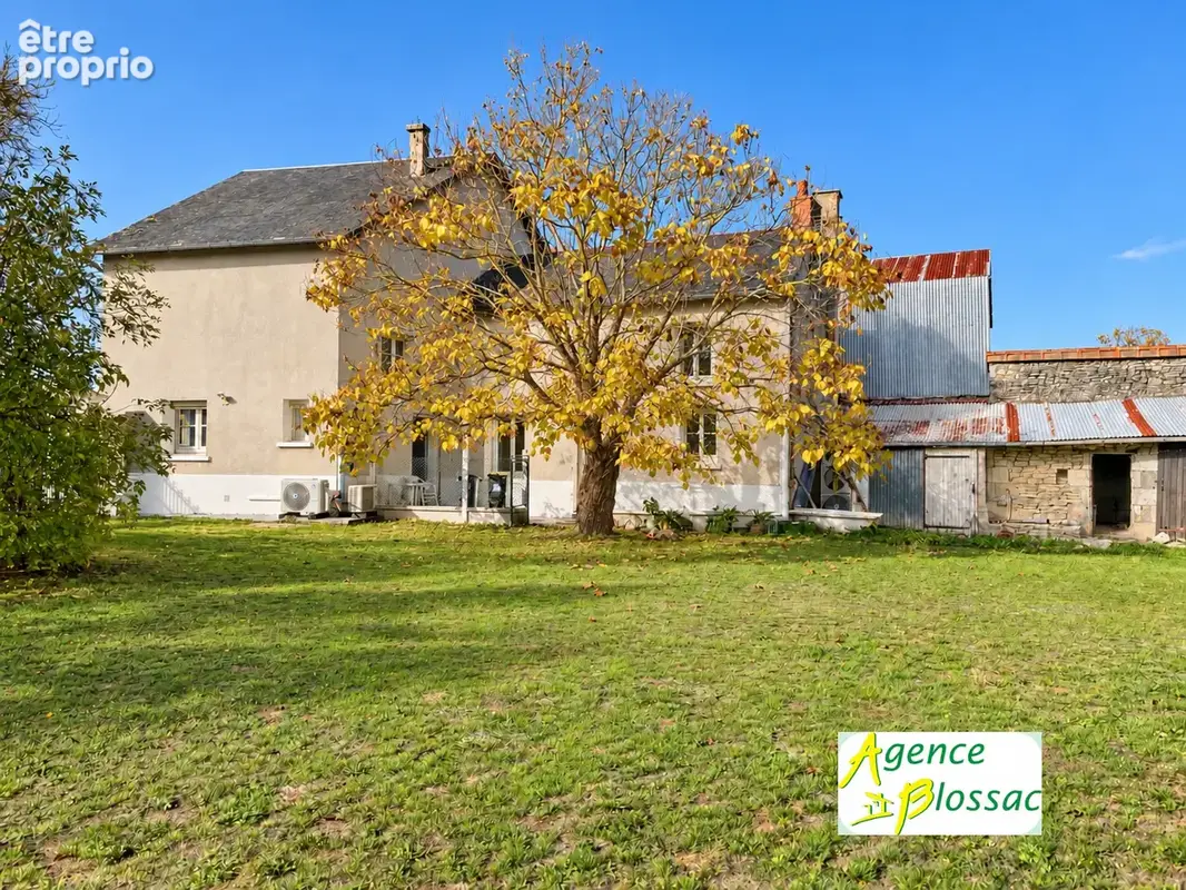 Maison ancienne avec dependances , axe mirebeau- neuville de poitou - photo 1