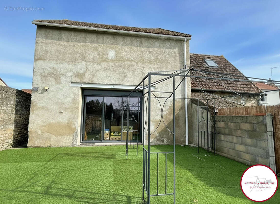 Maison à SAINT-AMAND-MONTROND