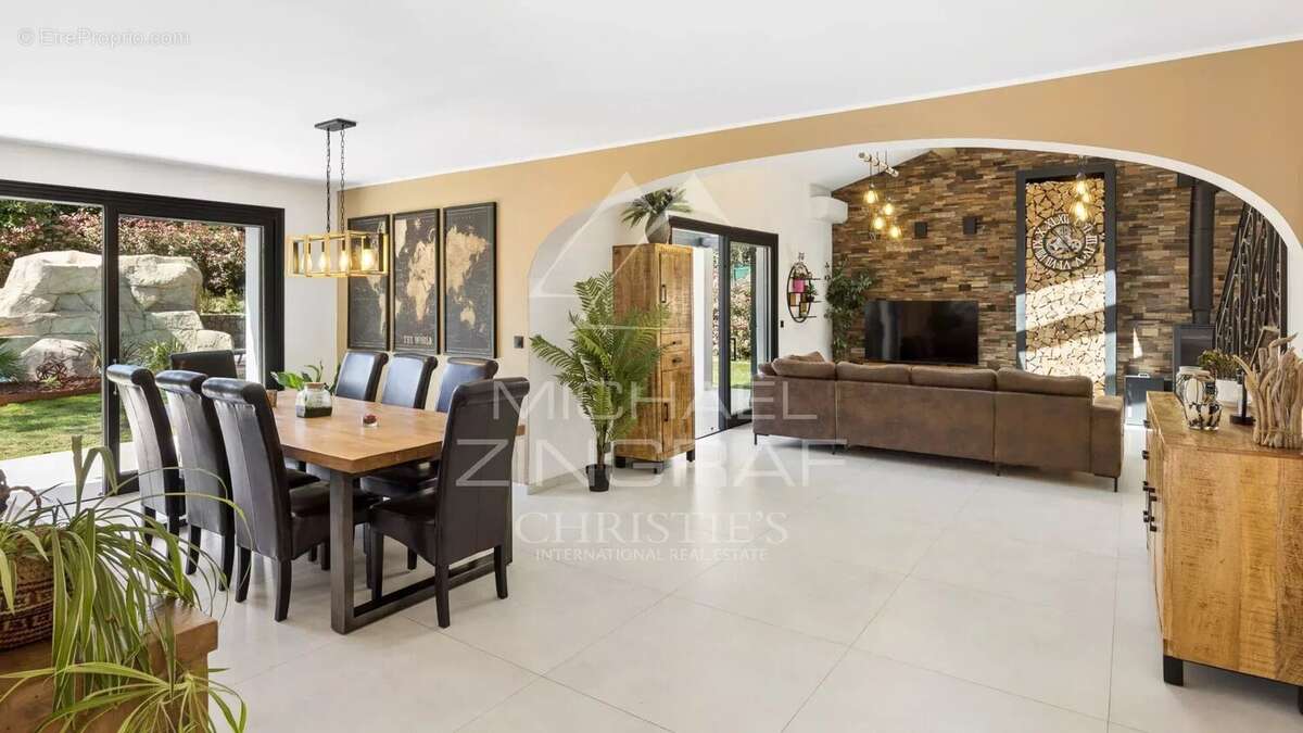 Maison à ROQUEFORT-LES-PINS