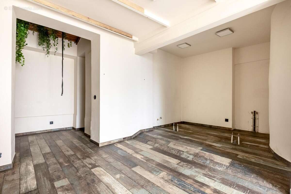 Photo 3 - Commerce à PARIS-2E