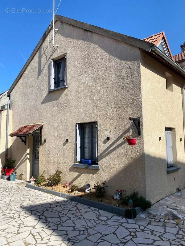 Appartement à BRIENON-SUR-ARMANCON