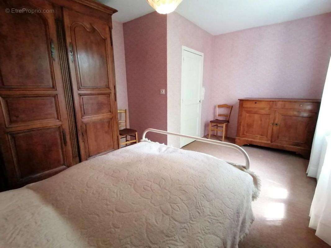 Maison à SAINT-SULPICE-LES-FEUILLES