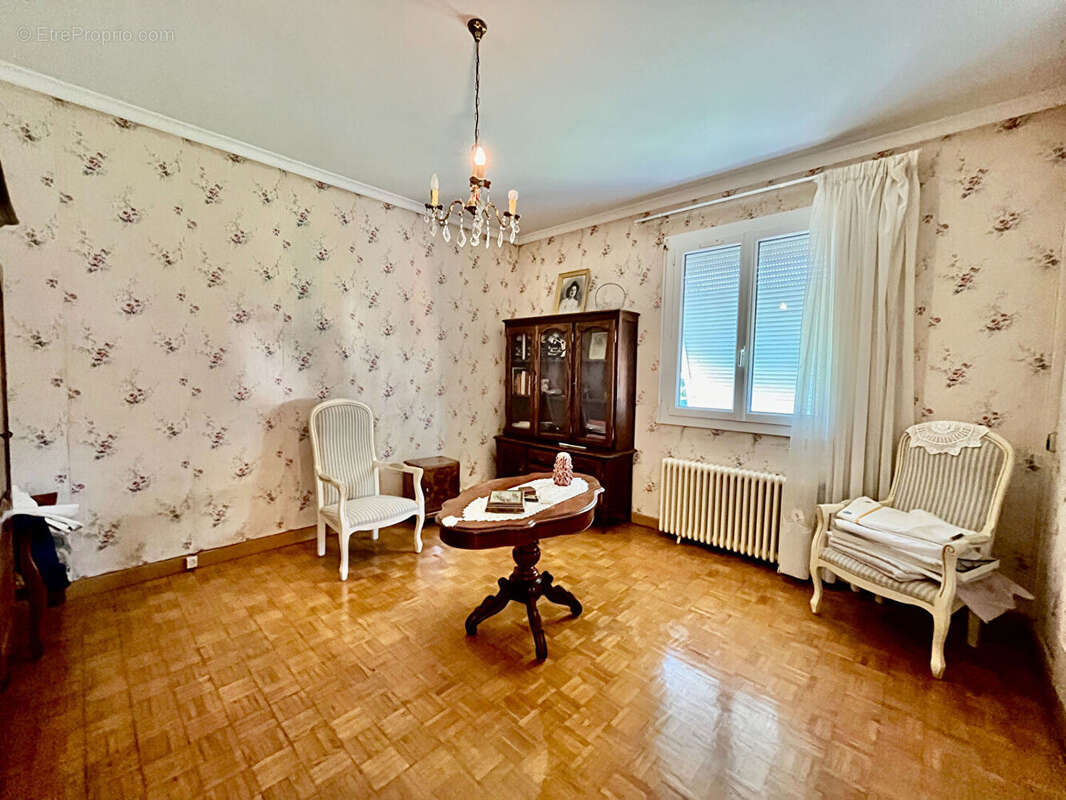 Située à Castelmoron-sur-Lot, au coeur d'un quartier calme et recherché, cette agréable maison de plain-pied offre une surface h - photo 10