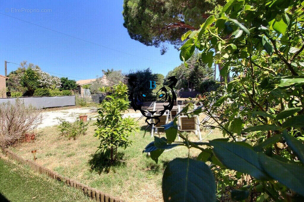 Maison à LE MUY