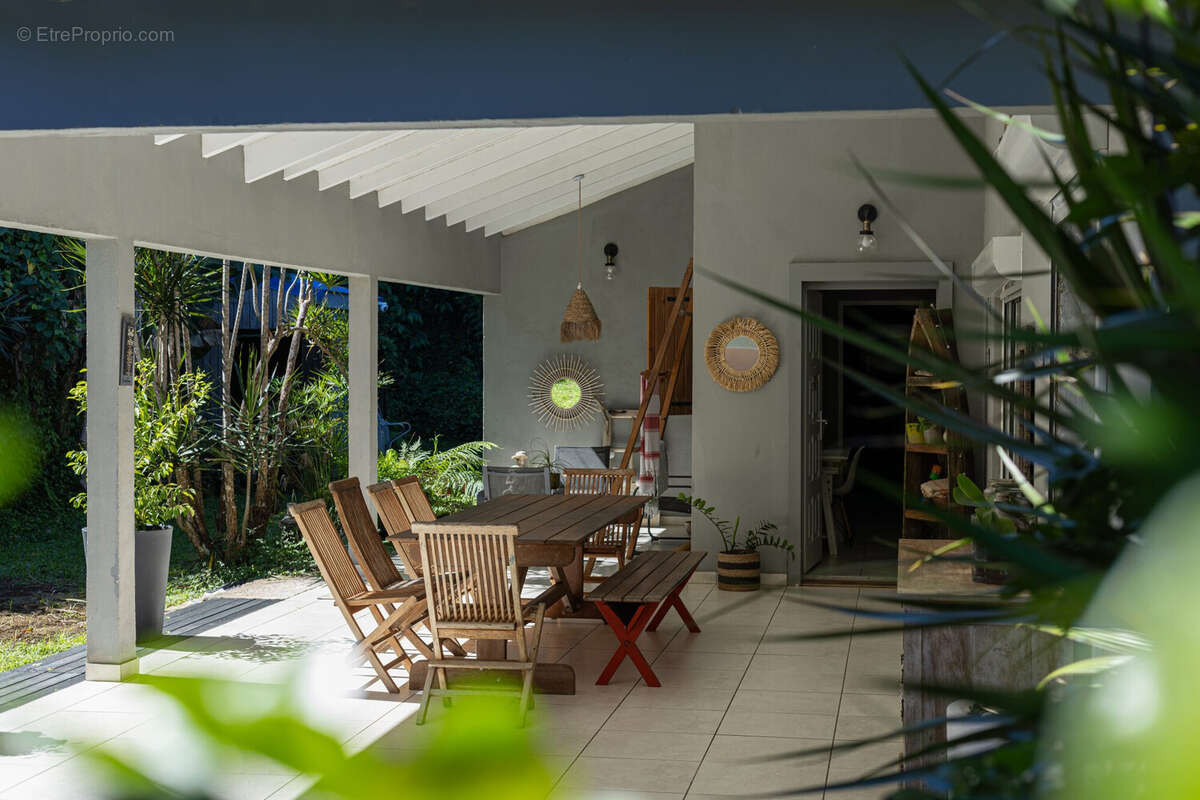 Maison à LES ABYMES