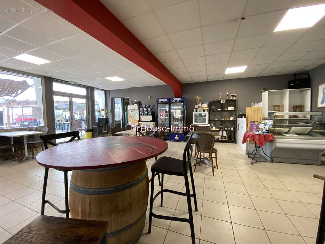 Commerce à AIGUES-MORTES