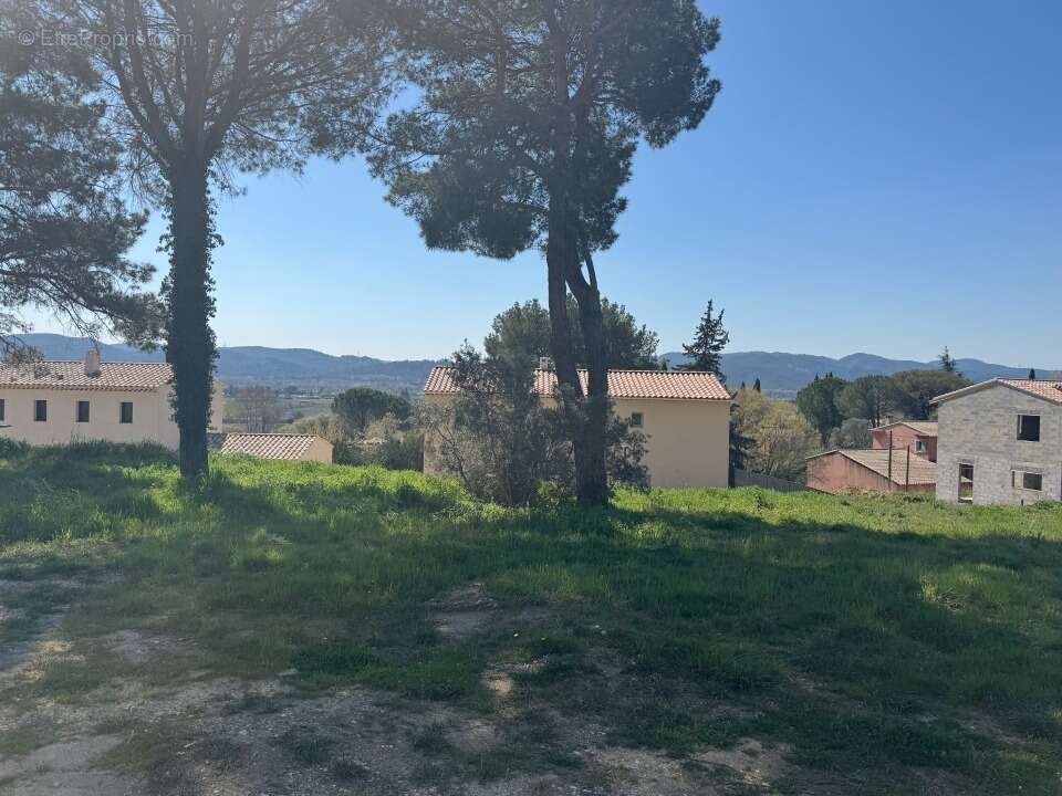 Terrain 722 m² à Cadenet  - photo 3