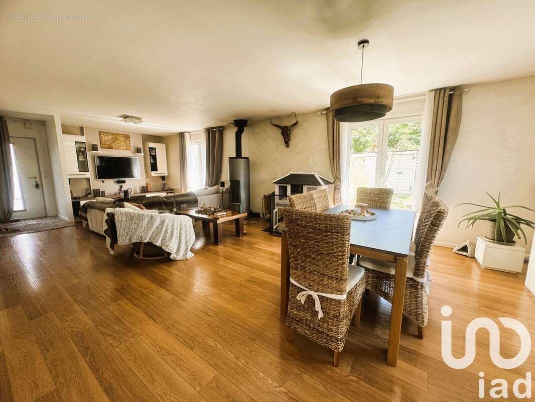 Photo 2 - Maison à CRANVES-SALES