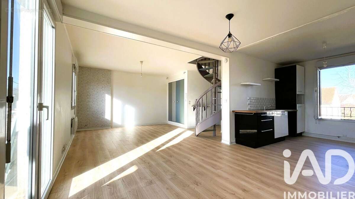 Photo 9 - Appartement à SAINTE-GENEVIEVE-DES-BOIS