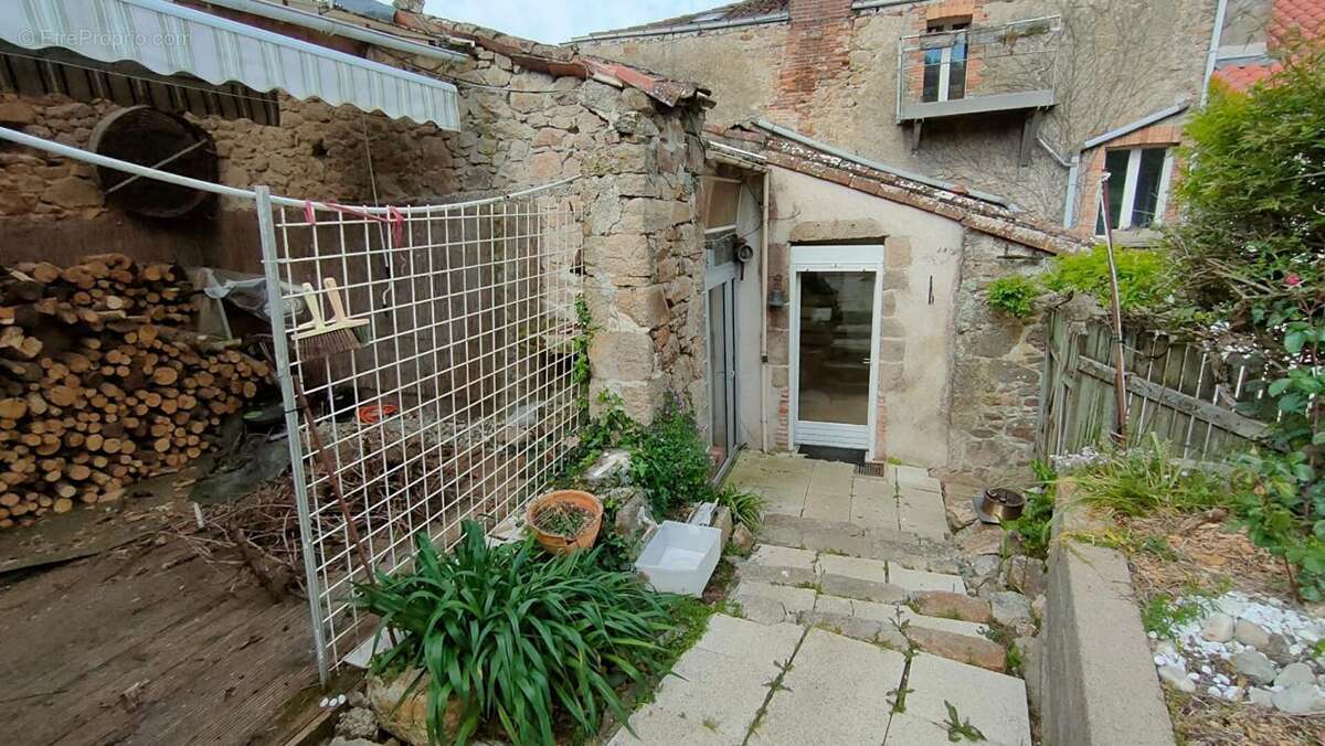 Appartement à MORTAGNE-SUR-SEVRE