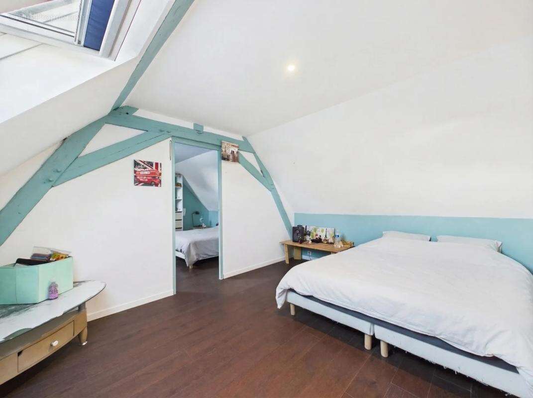 Maison à QUIEVRECHAIN