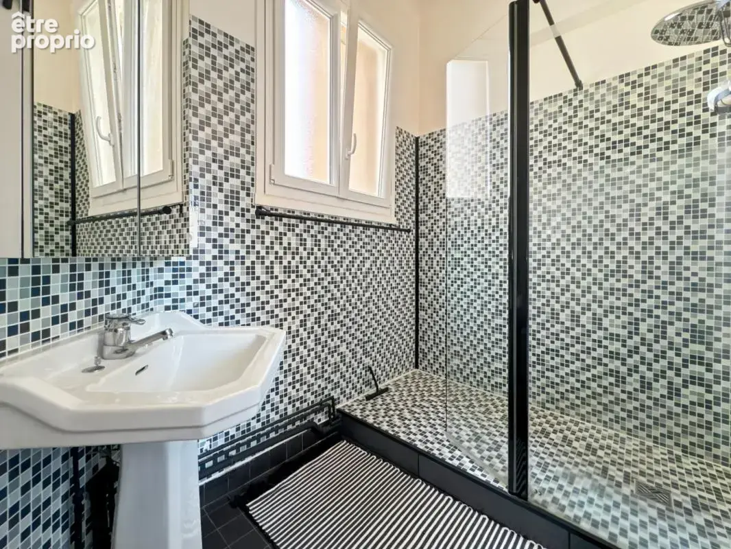 VICHY – Quartier République – Appartement de caractère 80 m² avec garage et caves dans maison Art déco - photo 6
