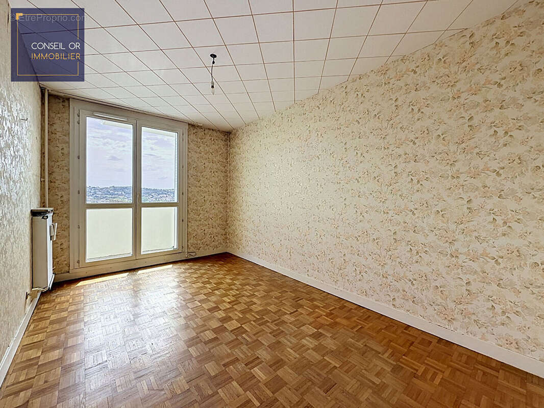 Appartement à PIERRE-BENITE