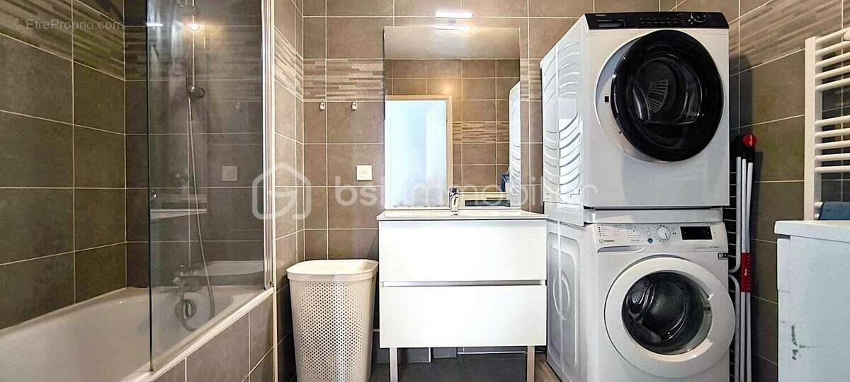 Appartement à LA ROQUE-D&#039;ANTHERON