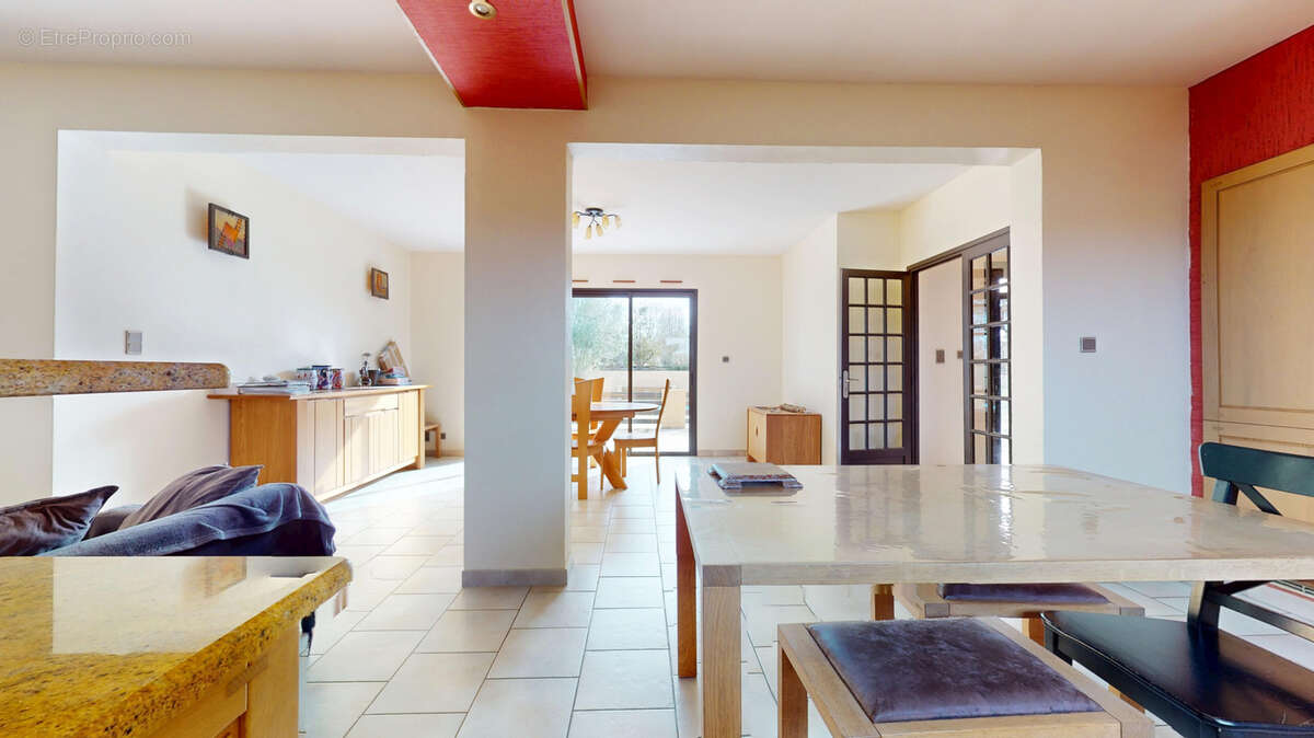 Maison à LA TOUR-DU-CRIEU