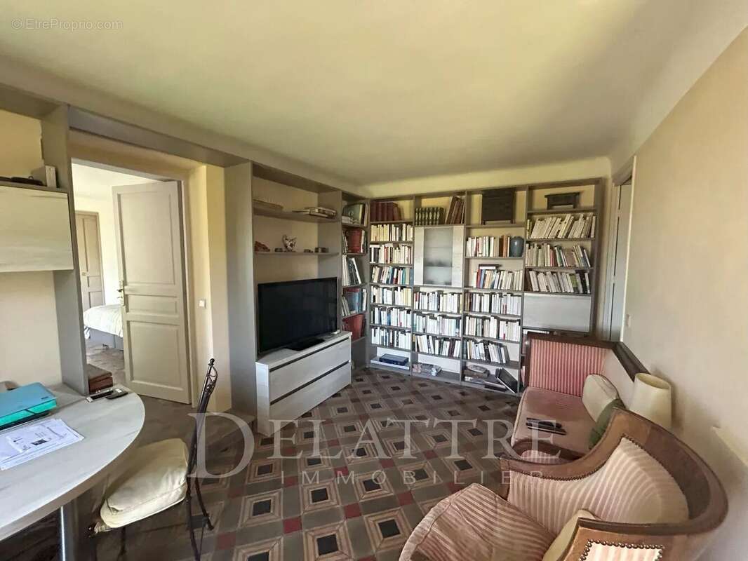 Maison à CHATEAUNEUF-GRASSE