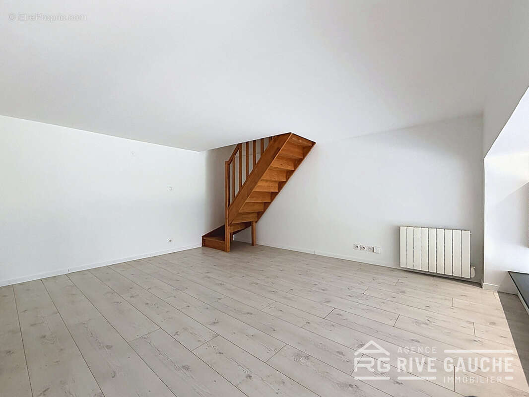 Maison de charme avec cour, garage et stationnement à Chonas-l'Amballan - photo 3