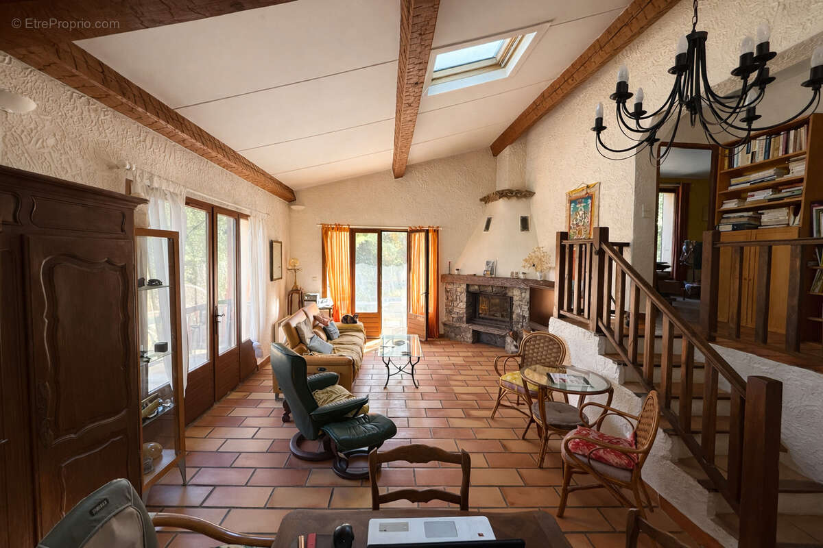 Maison à SOLLIES-TOUCAS