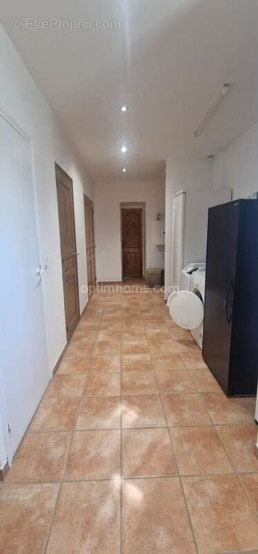 Maison à SAINT-MITRE-LES-REMPARTS