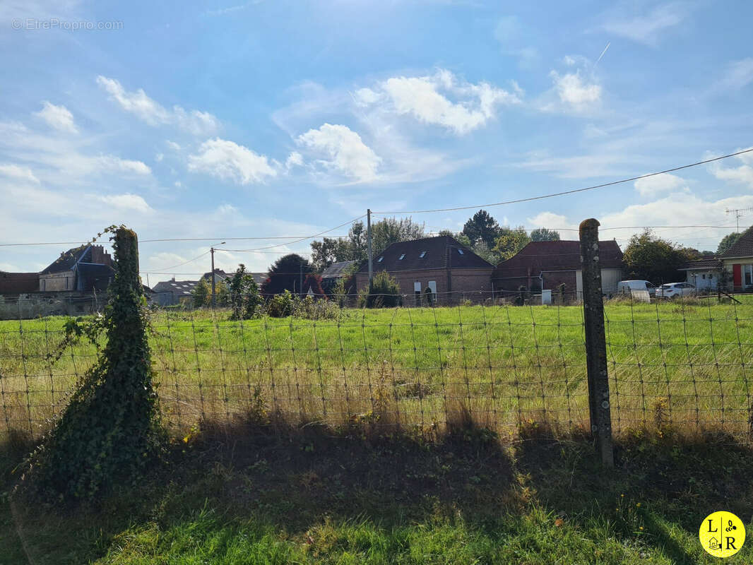 Terrain à SAULTY