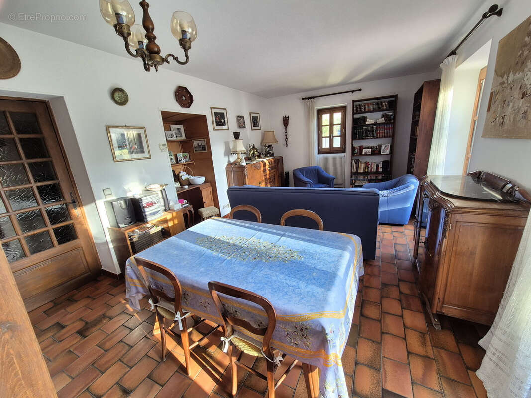 Maison à LEZAN