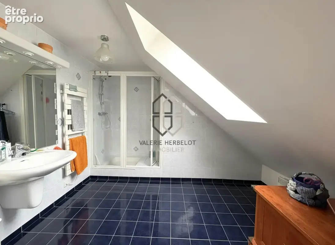 Maison familiale contemporaine à l'entrée du Golf d'Ormesson - photo 11