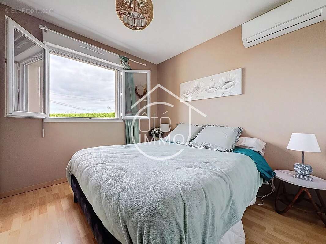 Maison à SAINT-MAGNE-DE-CASTILLON