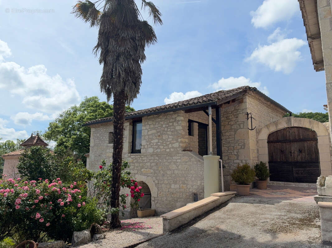 Maison à CASTELNAU-MONTRATIER