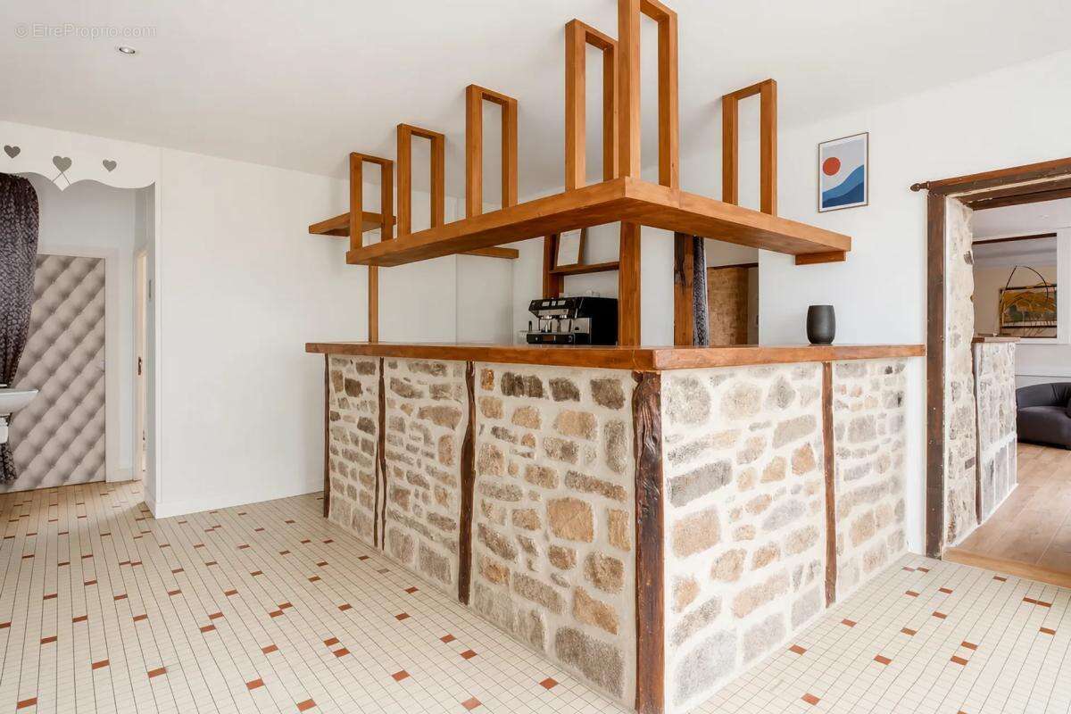 Maison spacieuse de 469 m² à Marsac, 16 pièces - photo 8