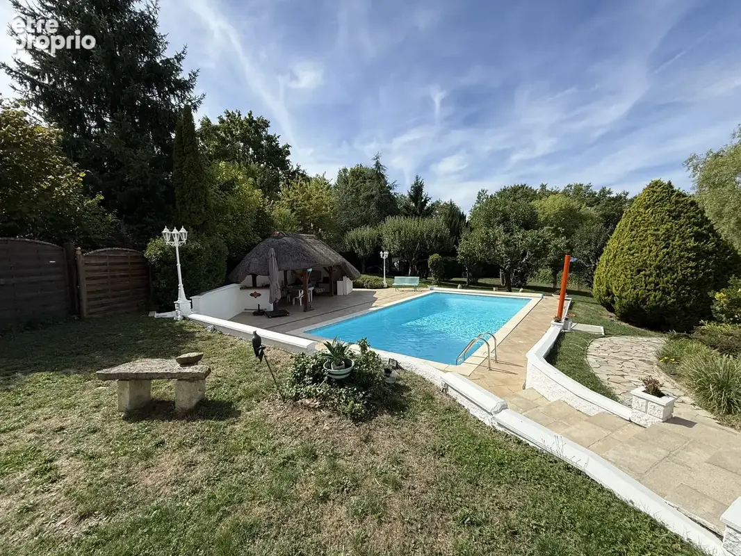 Villa de charme avec piscine   quartier recherché   134 m2   terrain de 2 610 m2 - photo 18