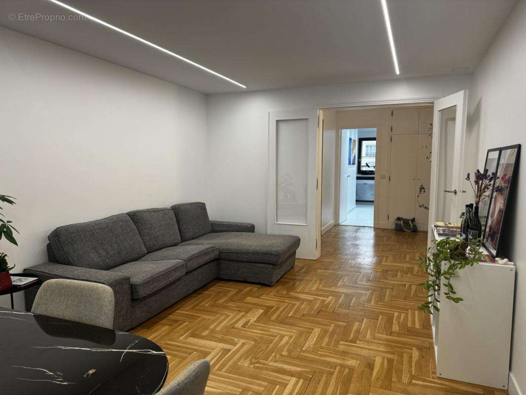 Appartement à PARIS-11E