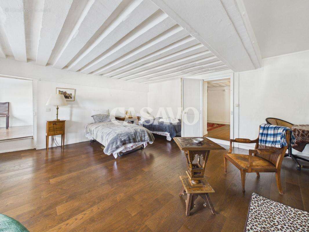 Appartement à PARIS-1E