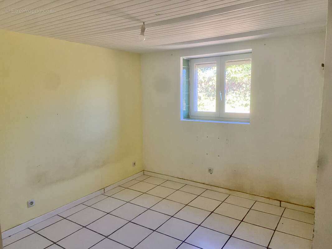 Maison 3 chambres 1 bureau - garage 127 m2 -terrain - piscine - photo 6