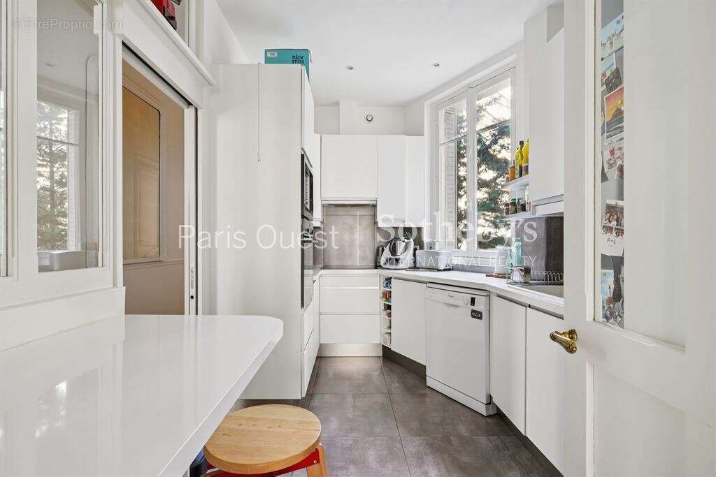 Appartement à NEUILLY-SUR-SEINE