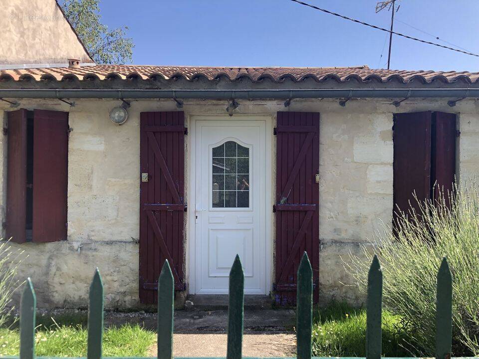 MAISON EN PIERRE 2 CHAMBRES JARDIN PUITS - Maison à SAINT-LAURENT-MEDOC