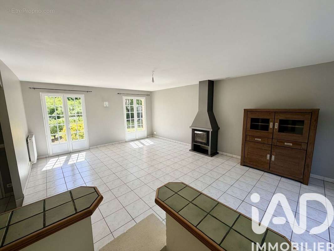 Maison 107 m² à Puyreaux  - photo 7