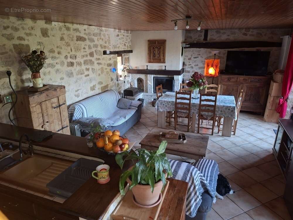 Maison à LENTILLAC-SAINT-BLAISE