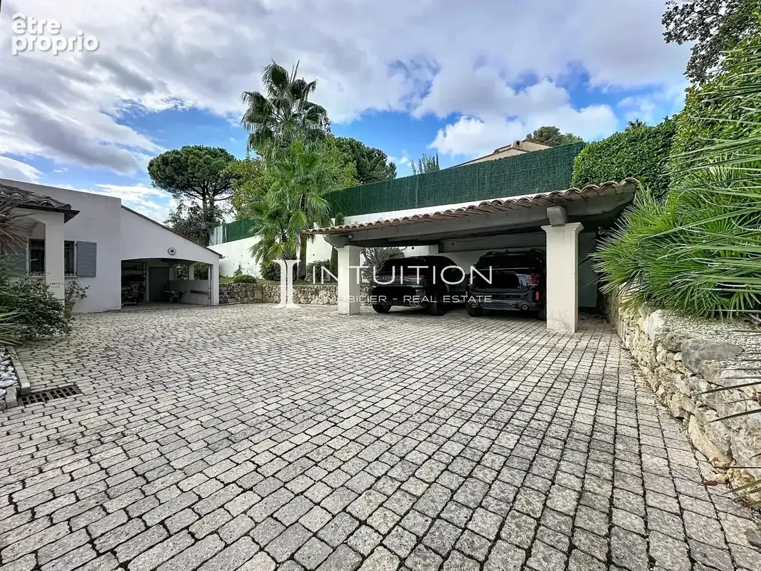 Proche Valbonne : Élégante villa avec vue panoramique et piscine - photo 12